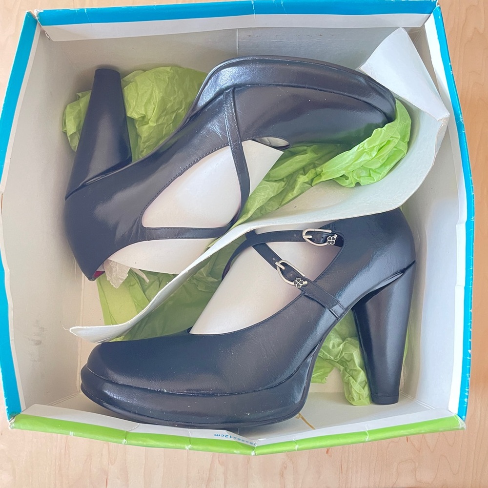 Black Women's Mary Jane Heels - Picture 3 of 11